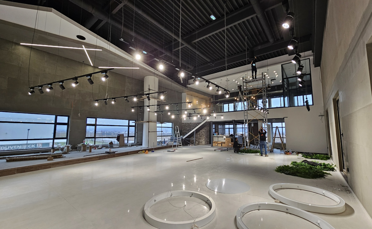 Inovacije u Izložbenom salonu Statovac-Komerc: Gde Tehnologija Susreće Eleganciju