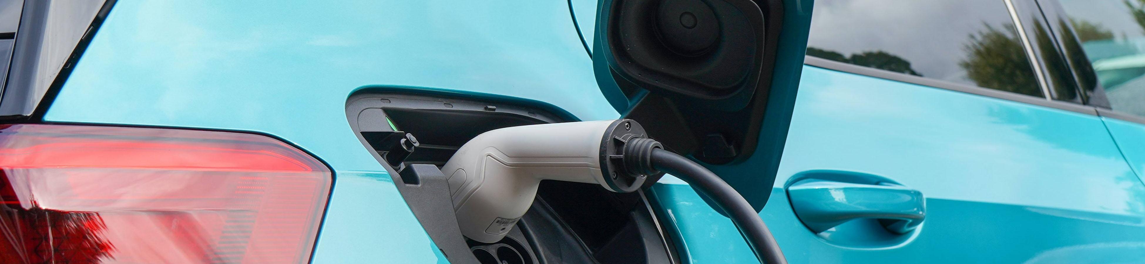 Koliko košta ugradnja punjača za auto?