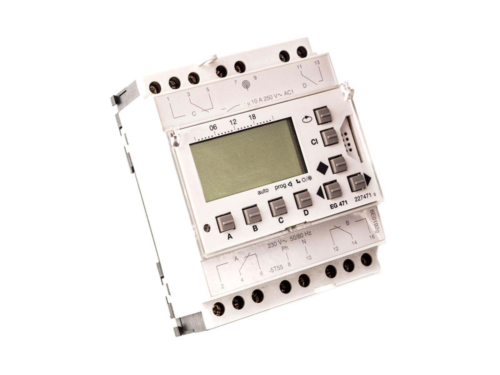 Tajmer širine 4 modula sedmični program, 97 mj. memorije, 3 preklopna +1NO., 10A
